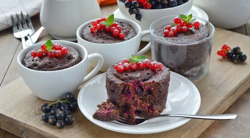 Овсяные кексы с черной смородиной в микроволновке