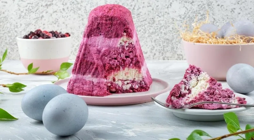 Пасха ягодная с белым шоколадом и кокосовой стружкой