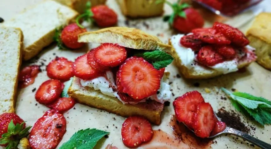 Печенье с клубникой