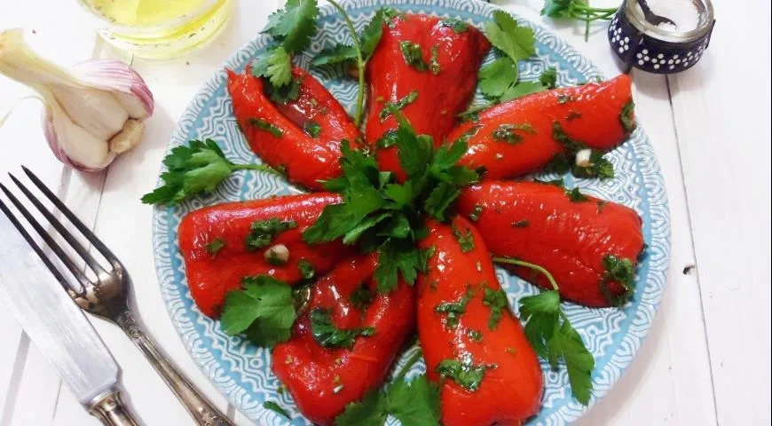 Печеный болгарский перец в ароматной заливке