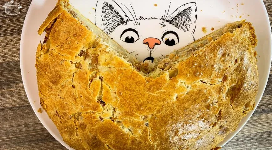 Пирог с рыбными консервами и картофелем