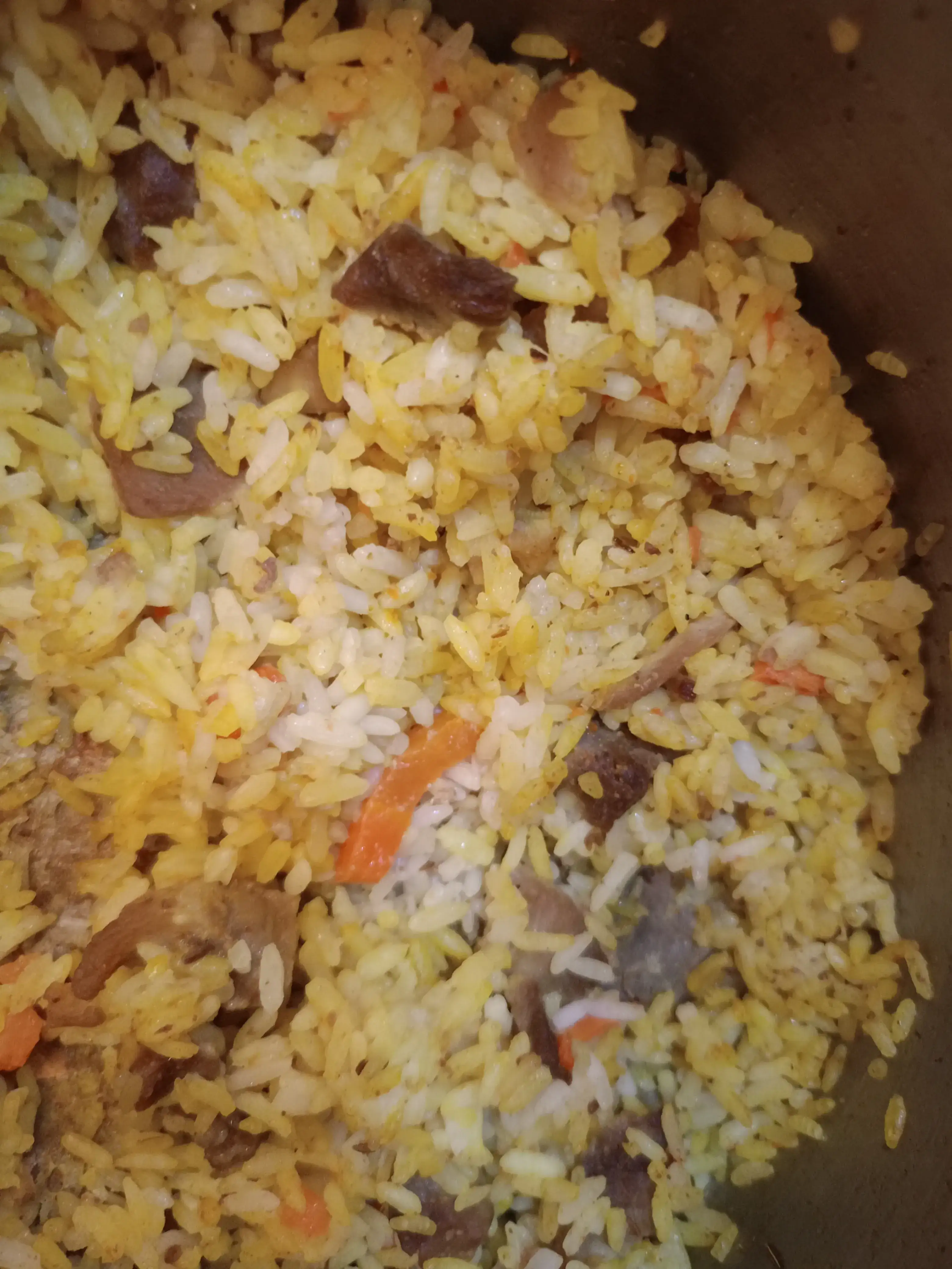 Плов со свининой и куркумой