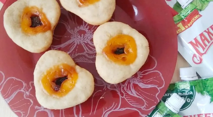 Плюшки "сердечные" с сыром и джемом Махеевъ к 14 февраля