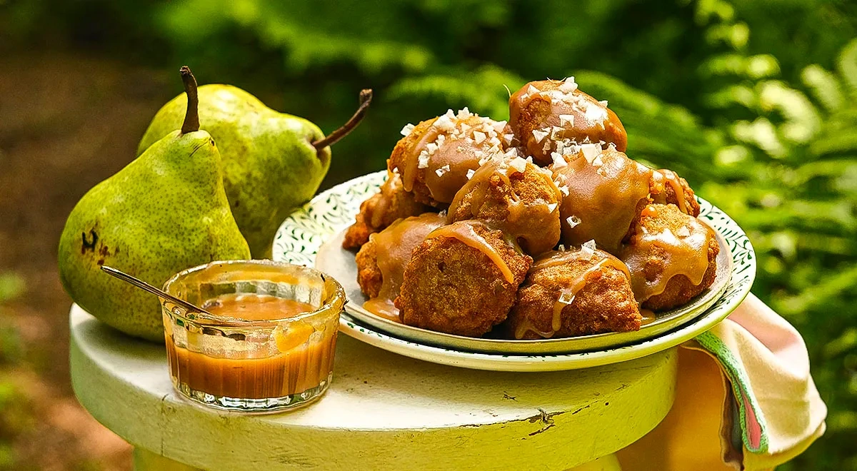 Грушевые пончики ссоленой карамелью