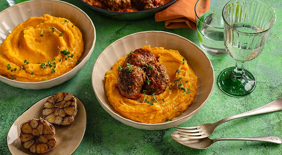 Пюре из батата и картофеля с печеным чесноком