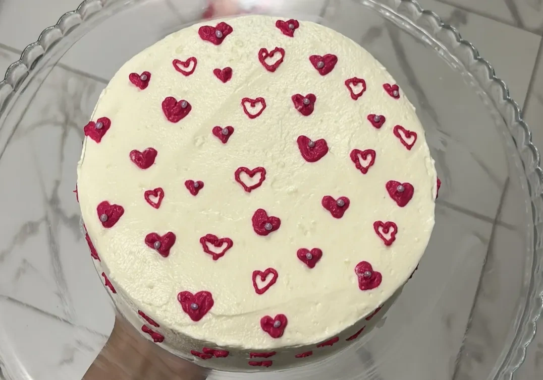 Праздничный бисквит