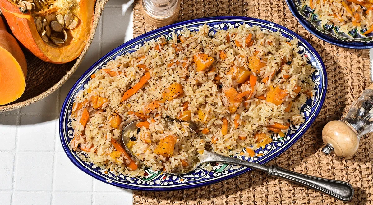 Рис с тыквой в сковороде