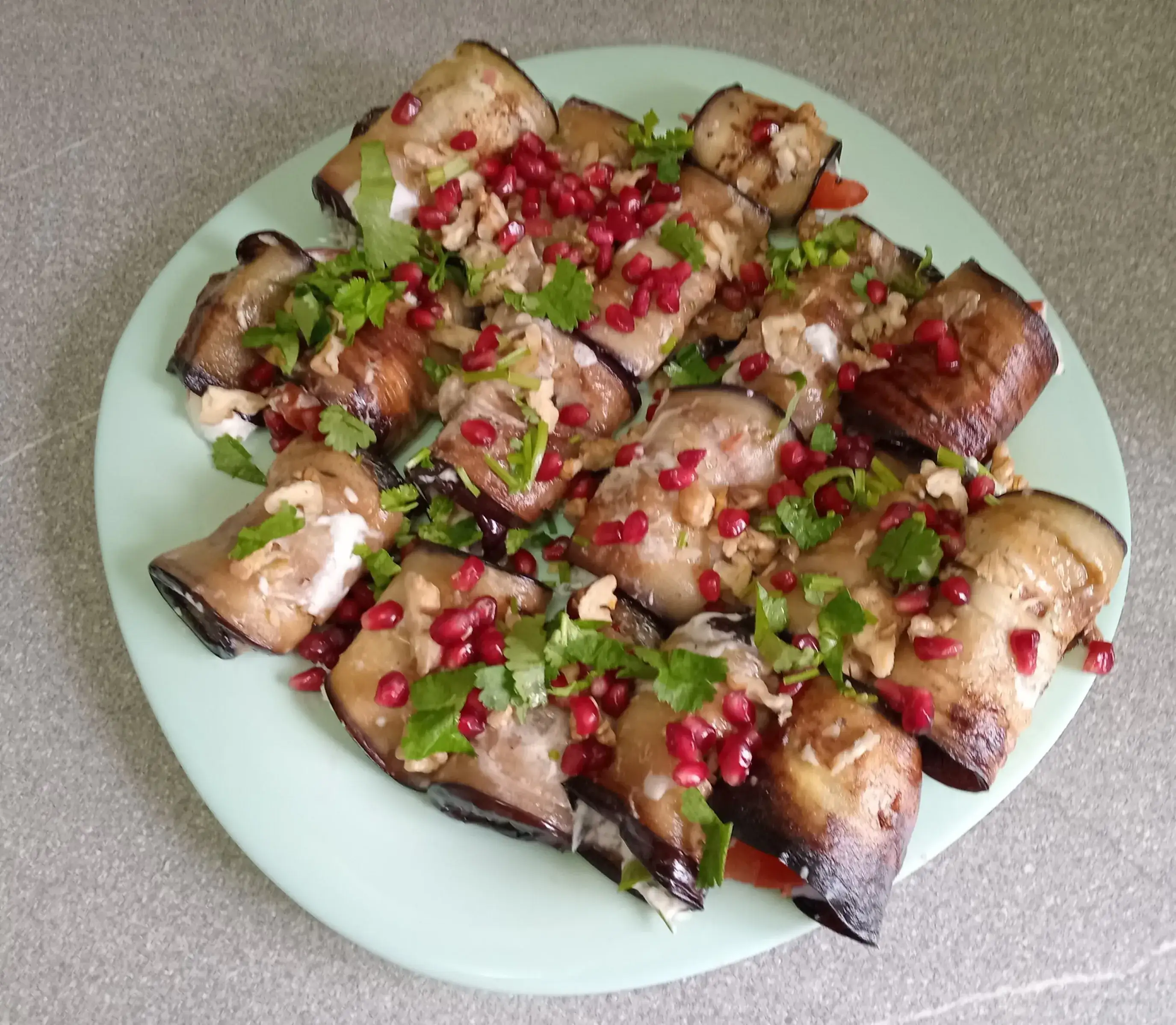 Рулетики из баклажанов с гранатом