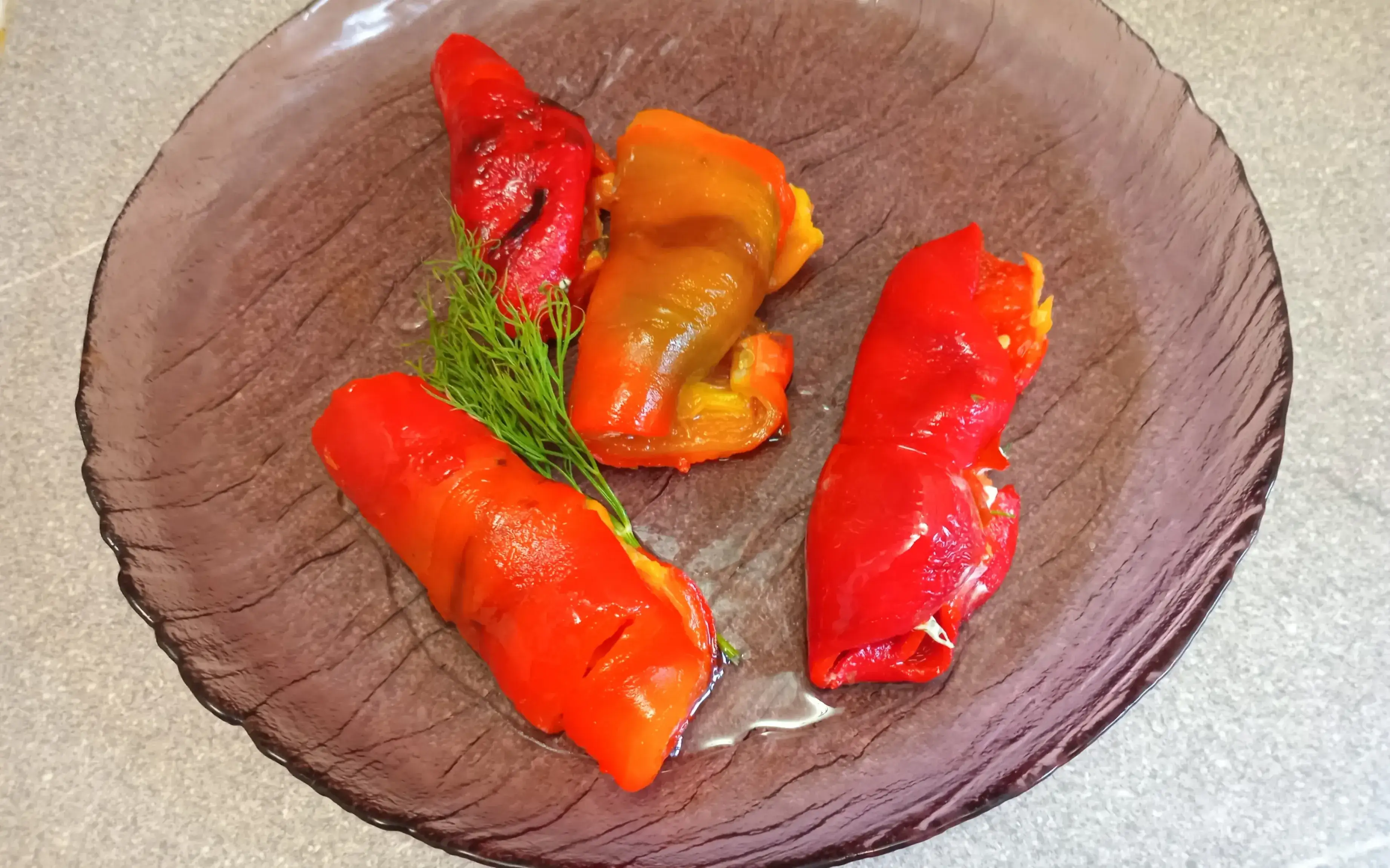 Рулетики из болгарского перца