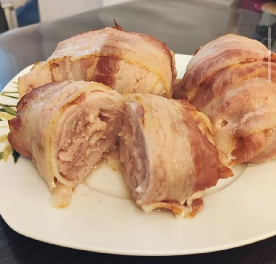 Рулетики в беконе с сыром