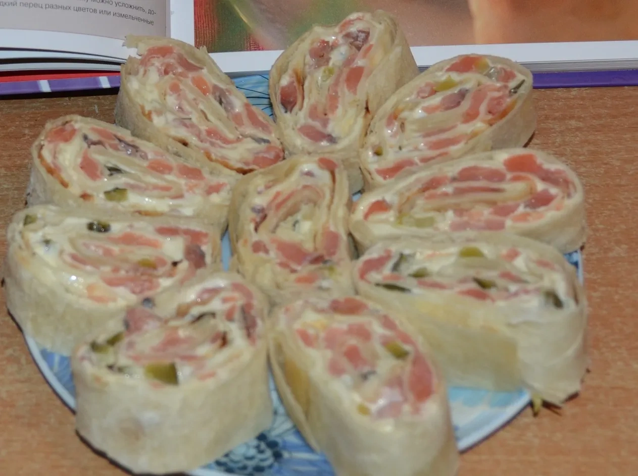 Рулеты из лаваша с красной рыбой