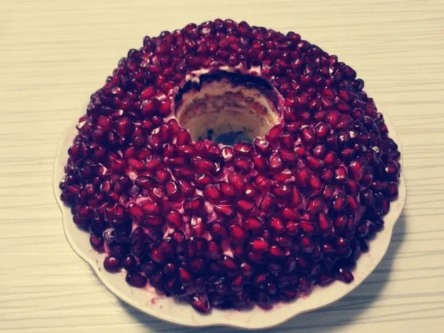 Салат «Гранатовый браслет» с курицей