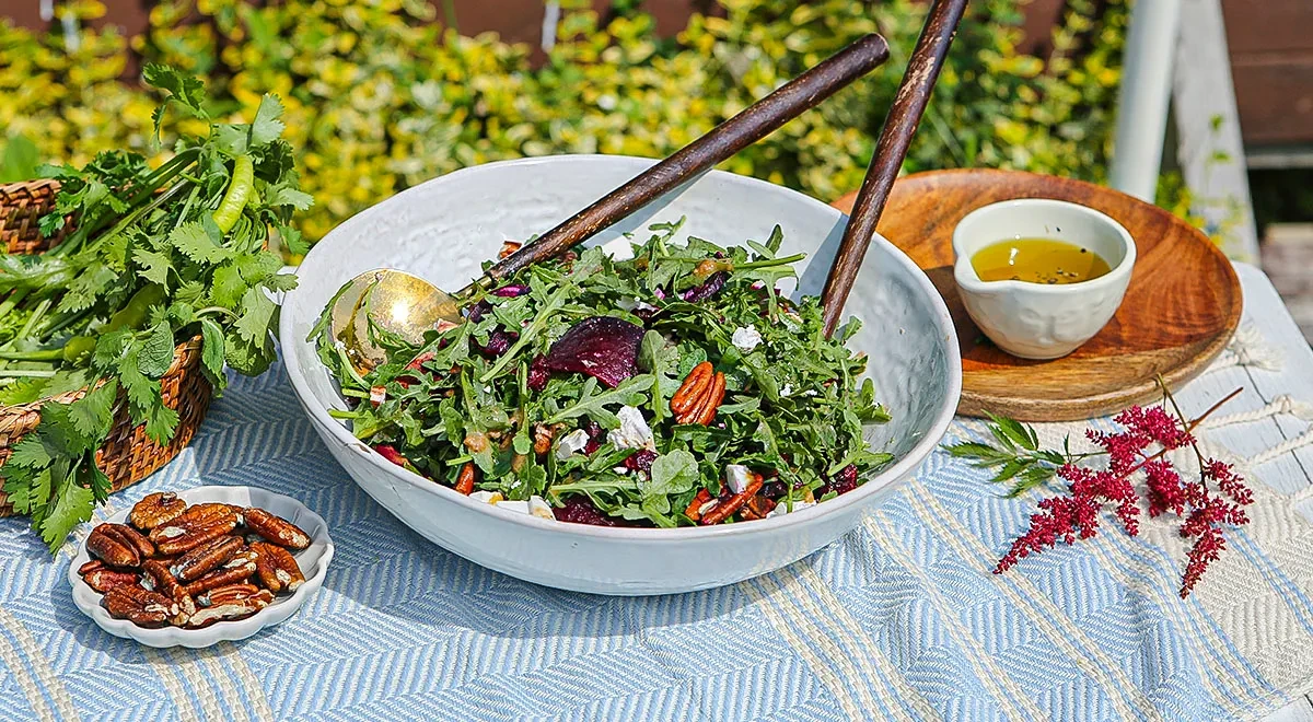 Салат из свеклы с брынзой и орехами