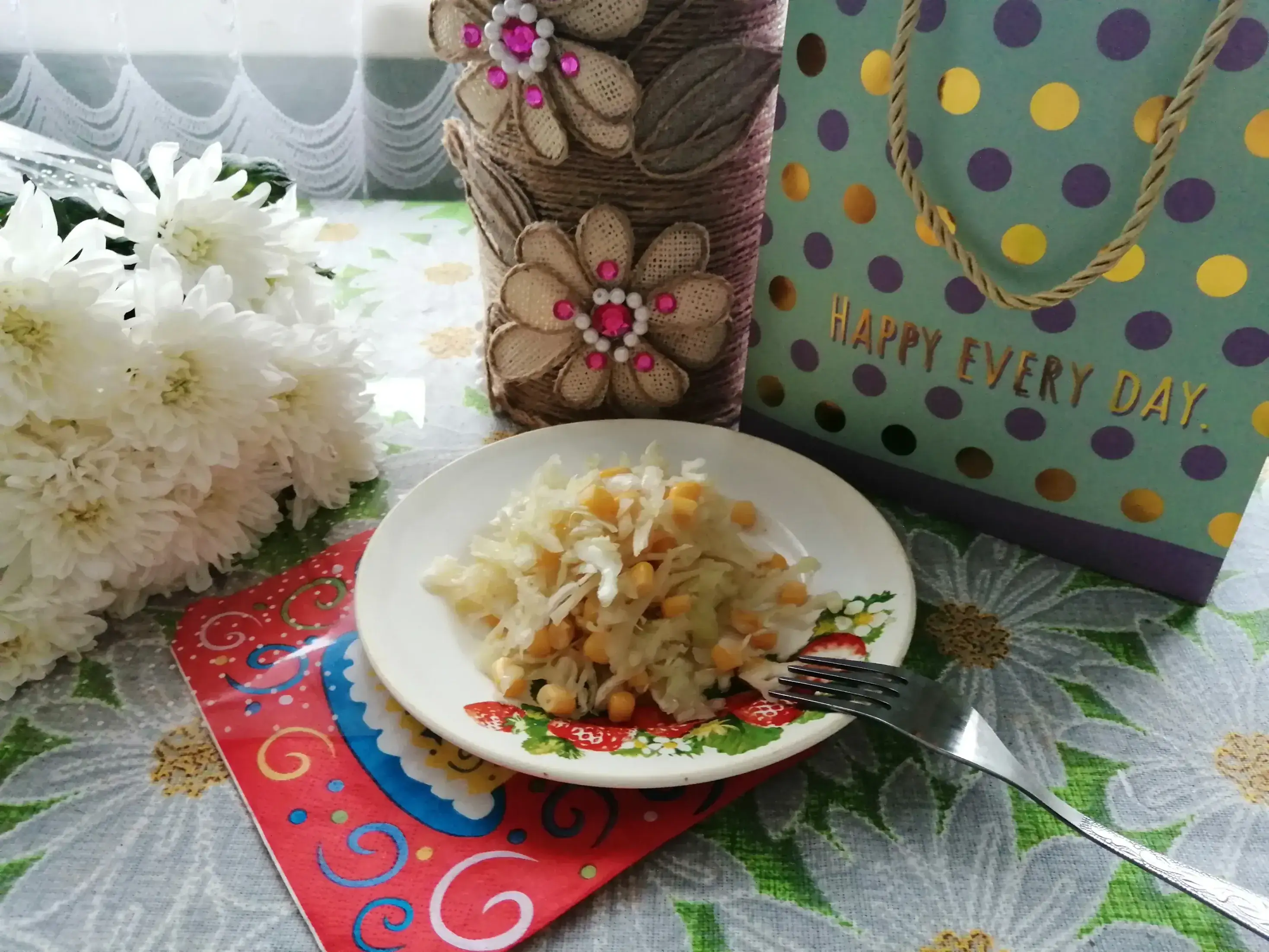 Салат капустный с кукурузой