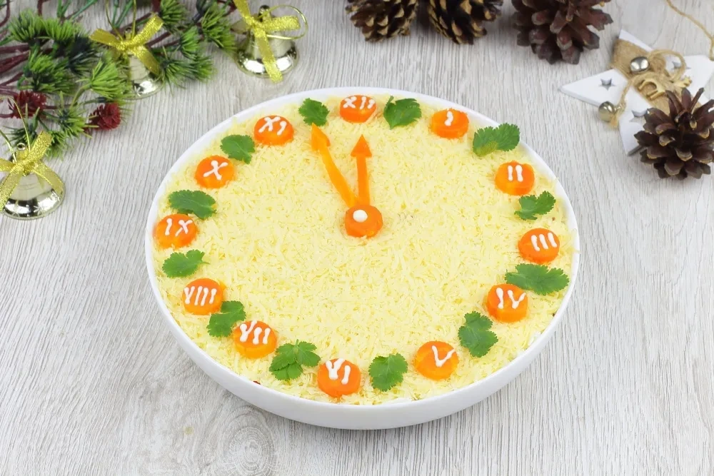 Салат «Новогодние часы»