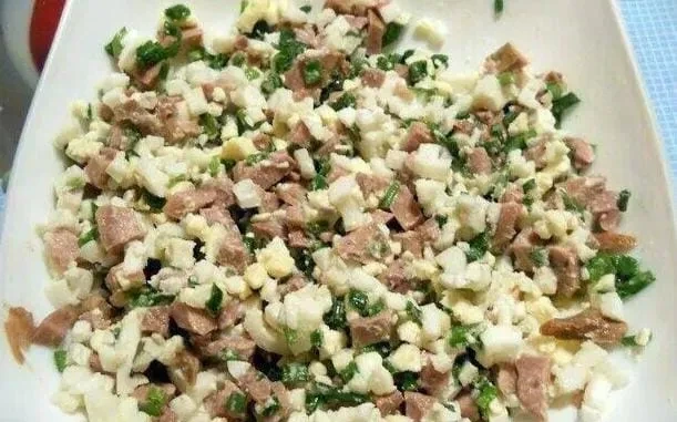 Салат с печенью трески