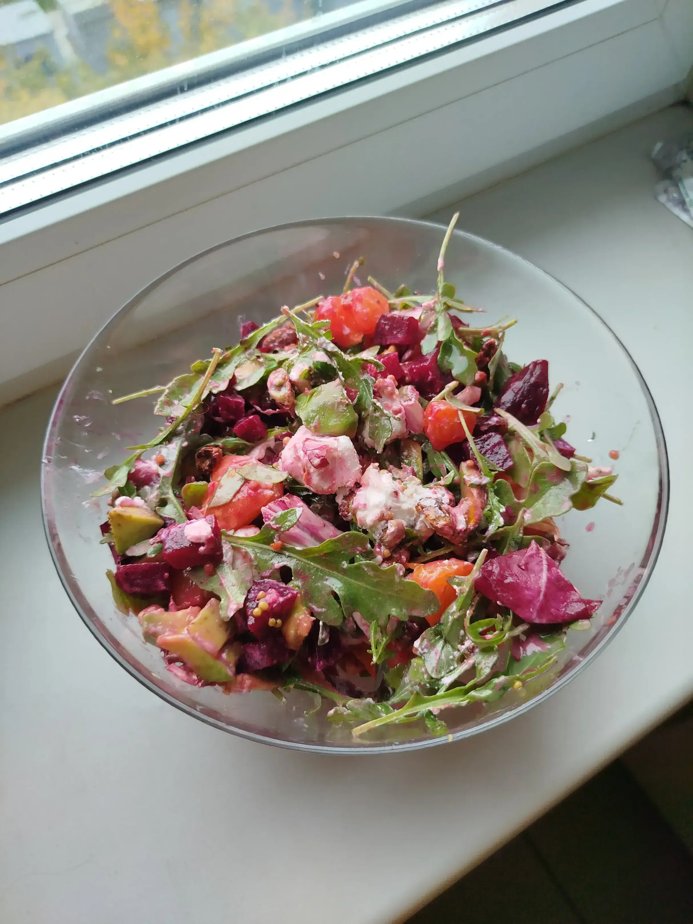 Салат с авокадо, мандарином и фетой.