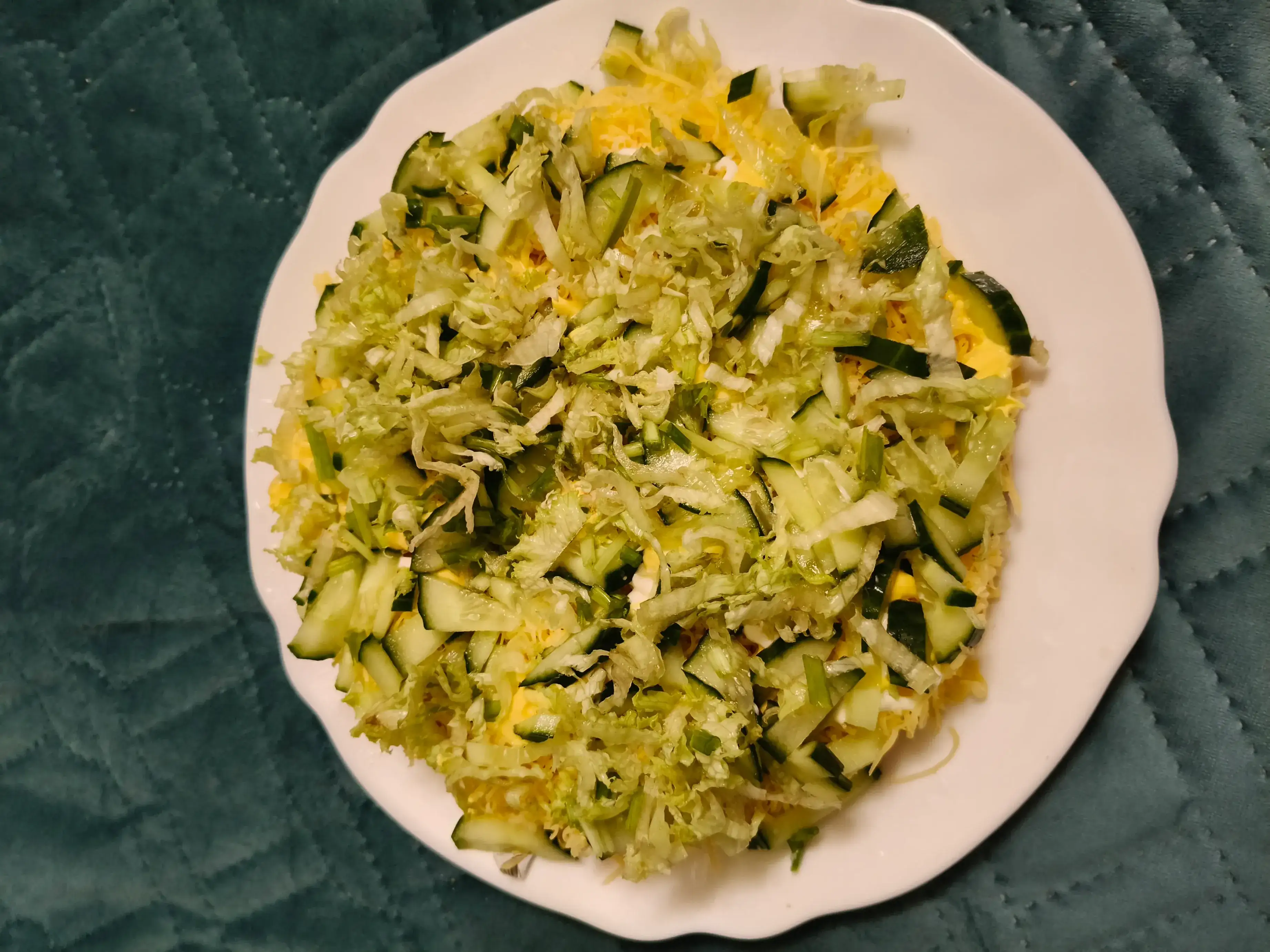 Салат с форелью