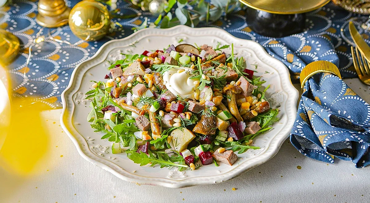 Салат с языком и кедровыми орешками