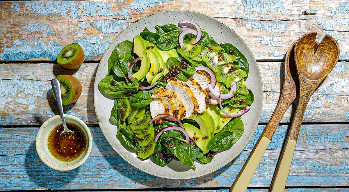 Салат из киви с курицей