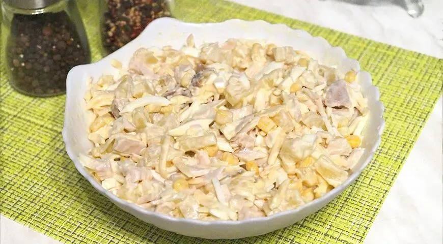 Салат с копчёной курицей