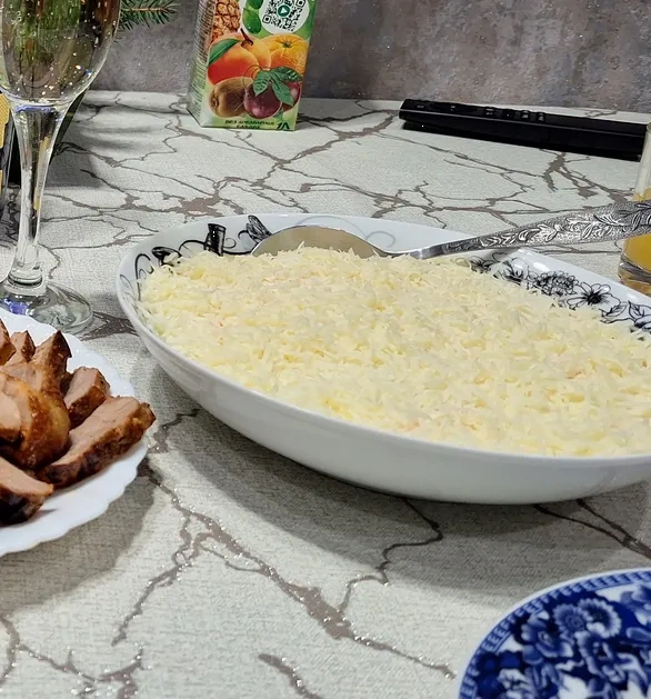 Салат с крабовыми палочками слоями