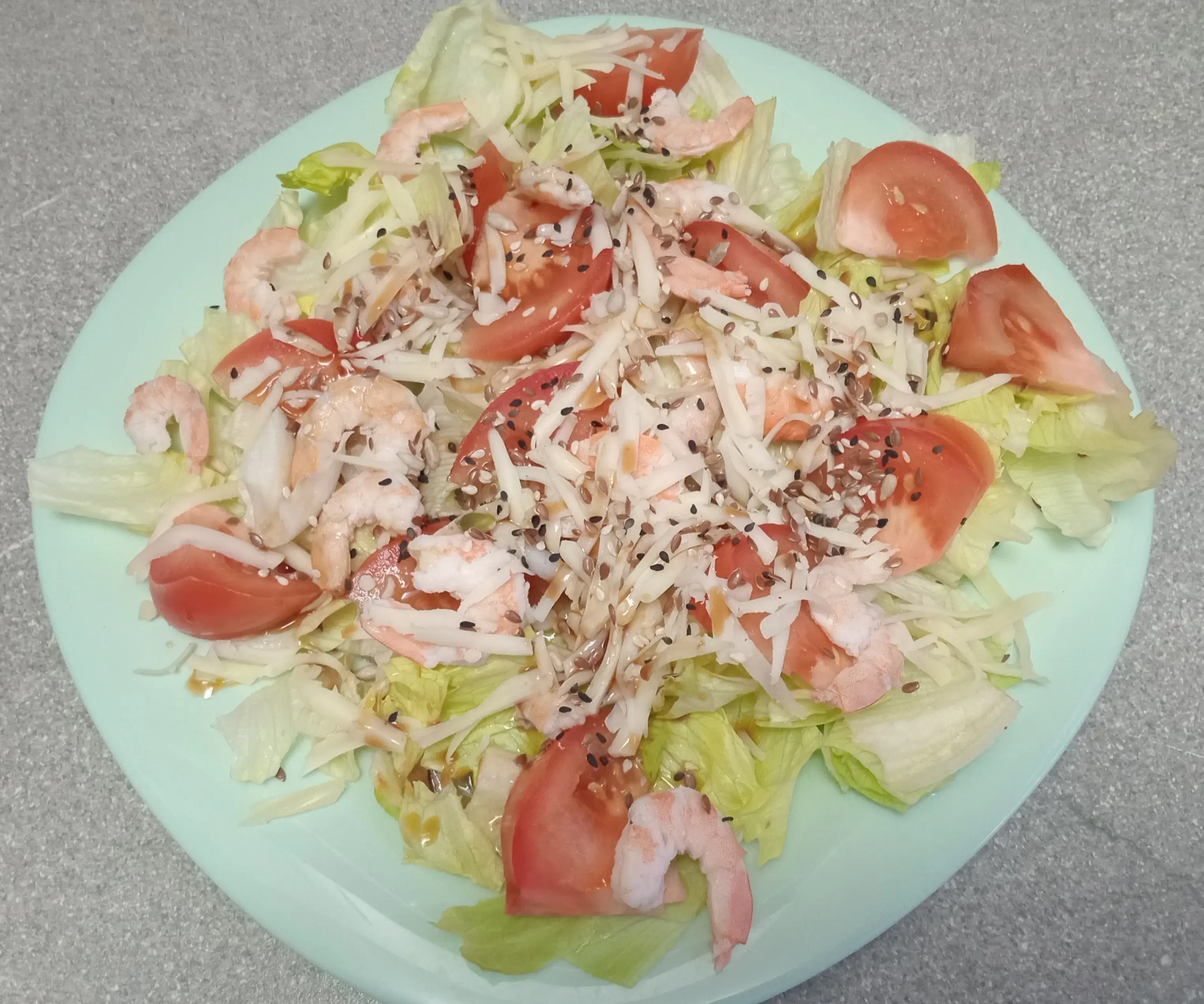 Салат с креветками и медовой заправкой