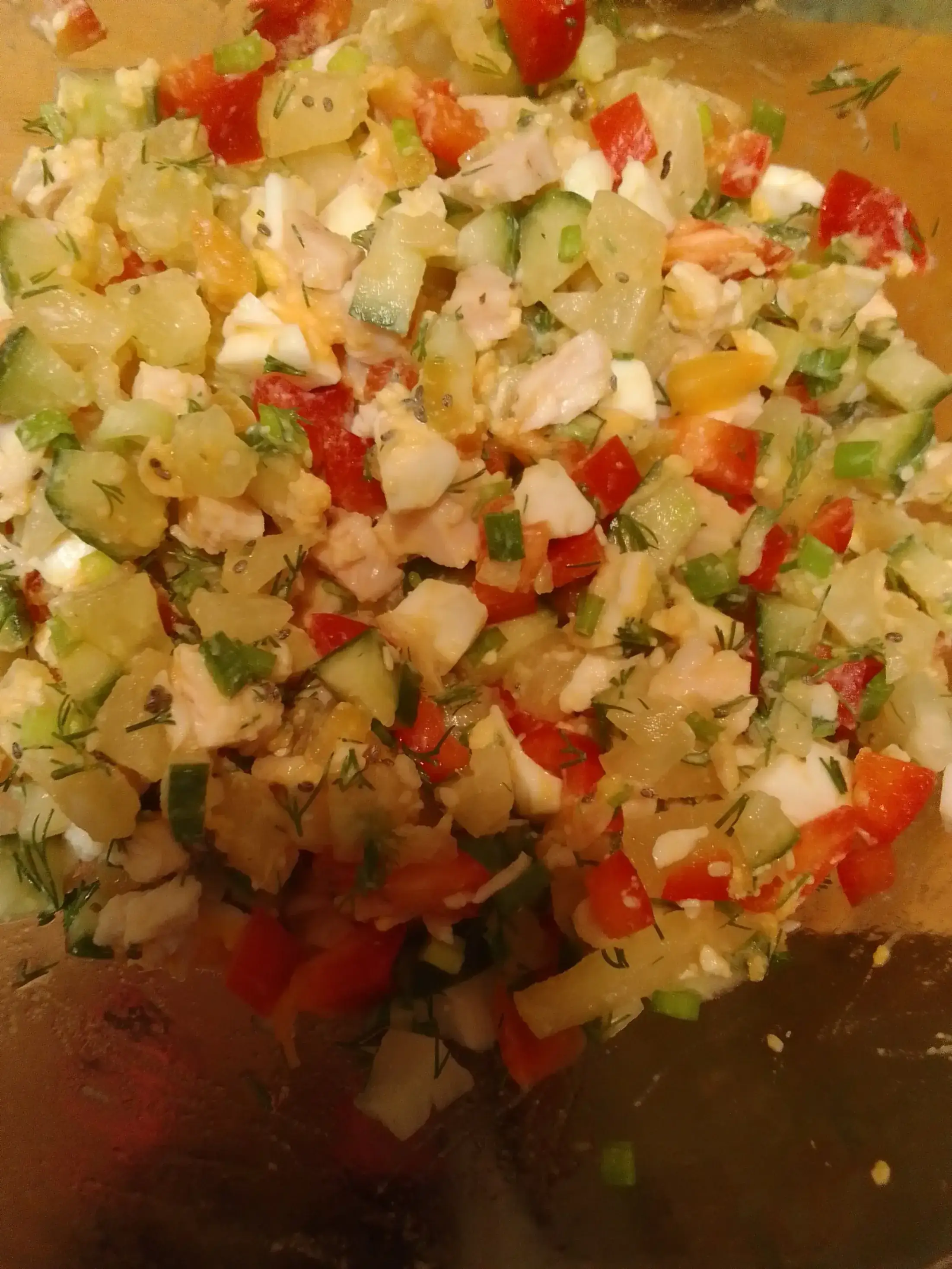 Салат с курицей и ананасами