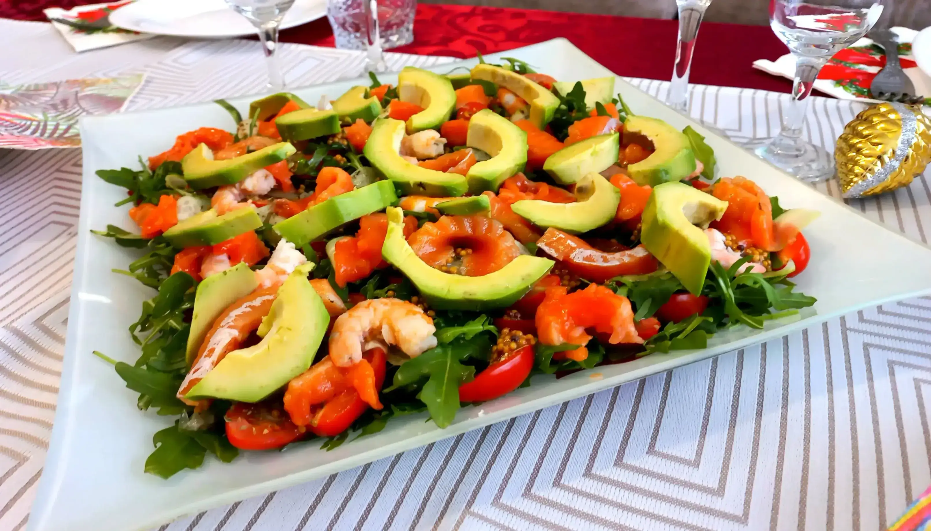 Салат с руколой и морепродуктами