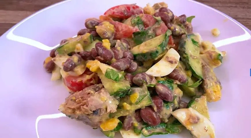 Салат с тунцом консервированным и фасолью