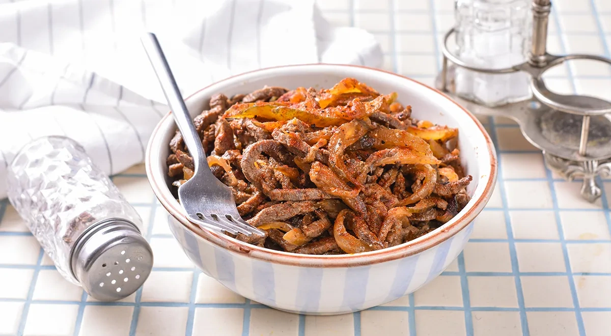 Салат «Шахтерский» с солеными огурцами и мясом