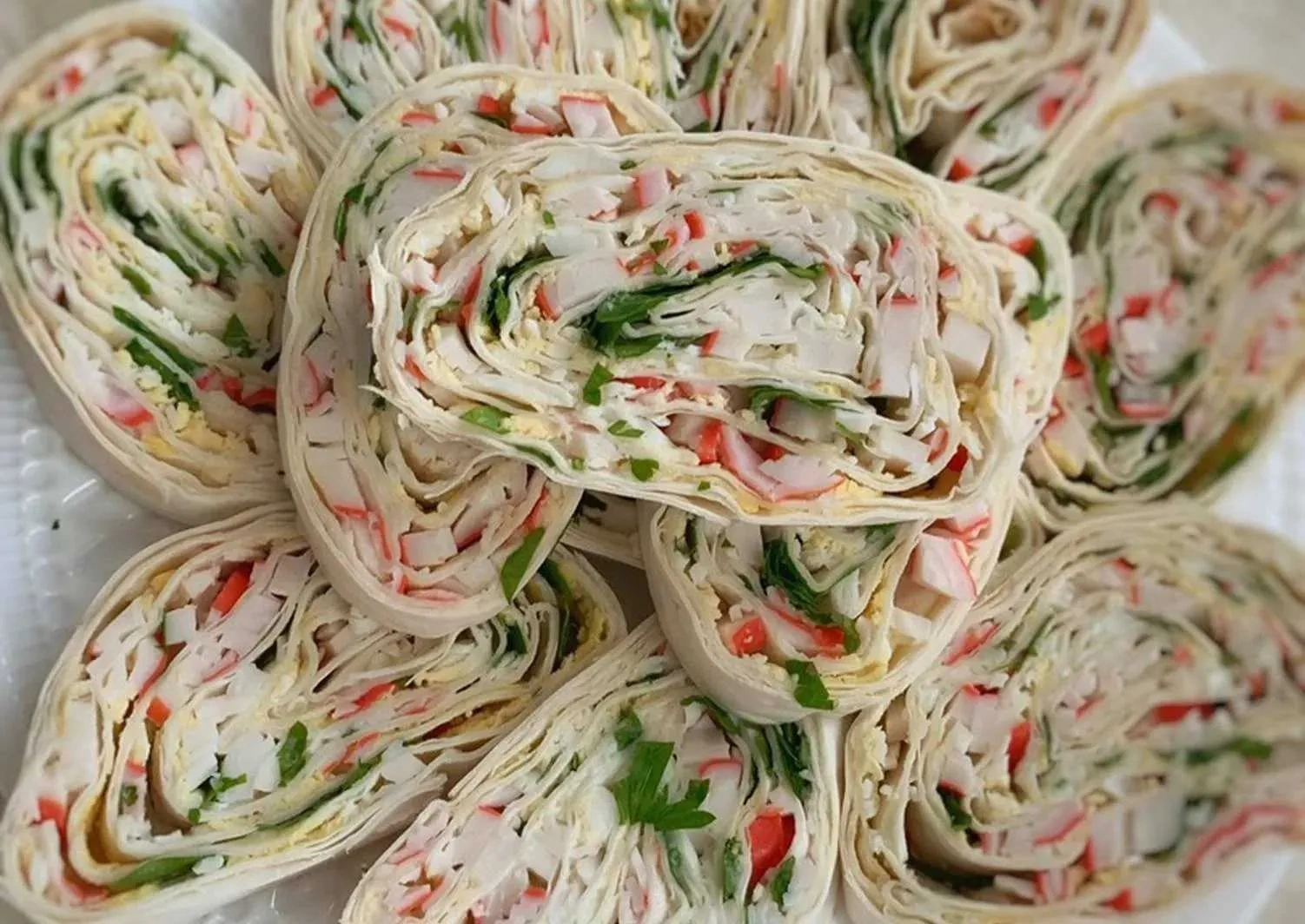 Салат с крабовыми палочками в лаваше