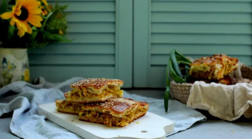 Сдобный пирог с капустой