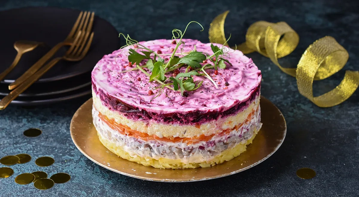 Селедка под шубой с икрой мойвы