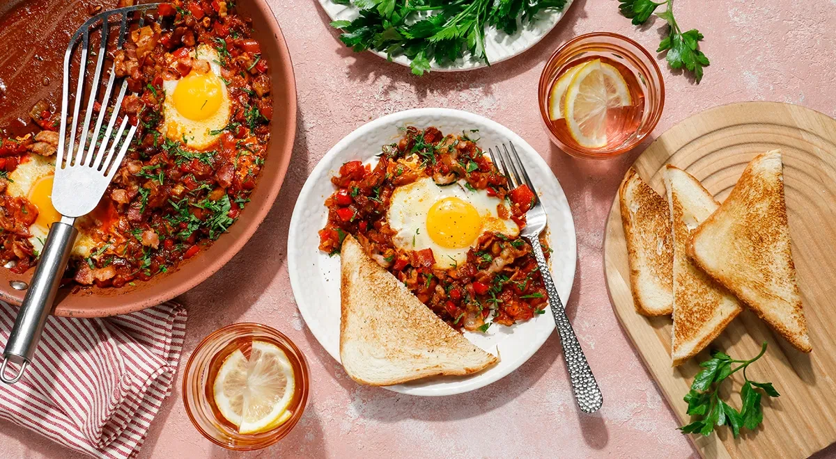 Шакшука с беконом