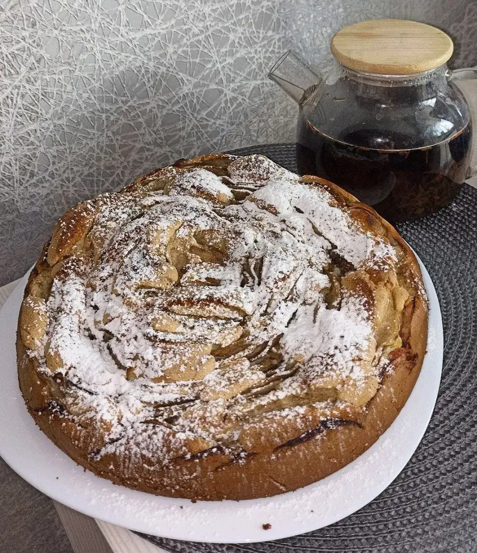 Шарлотка с грушами