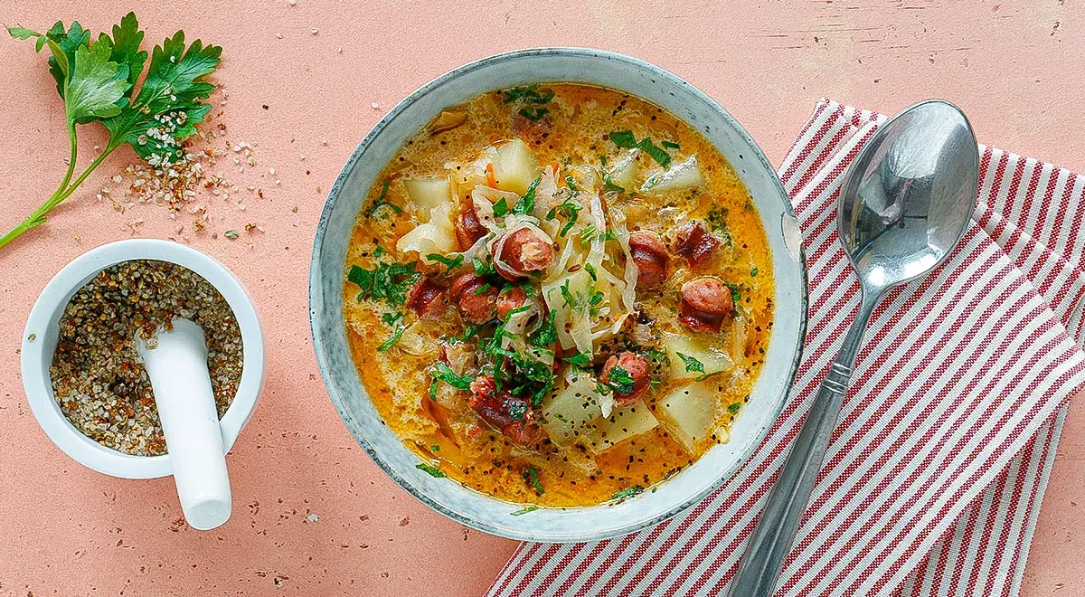 Картофельный суп с квашеной капустой и колбасками