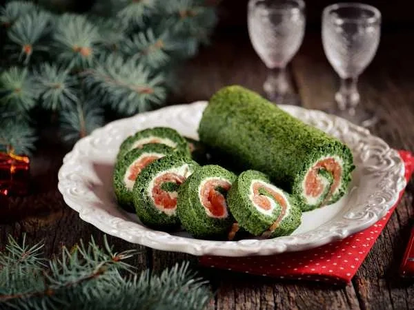 Шпинатный рулет с лососем и сливочным сыром