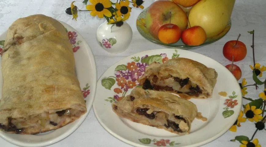 Штрудель с яблоками и грушами
