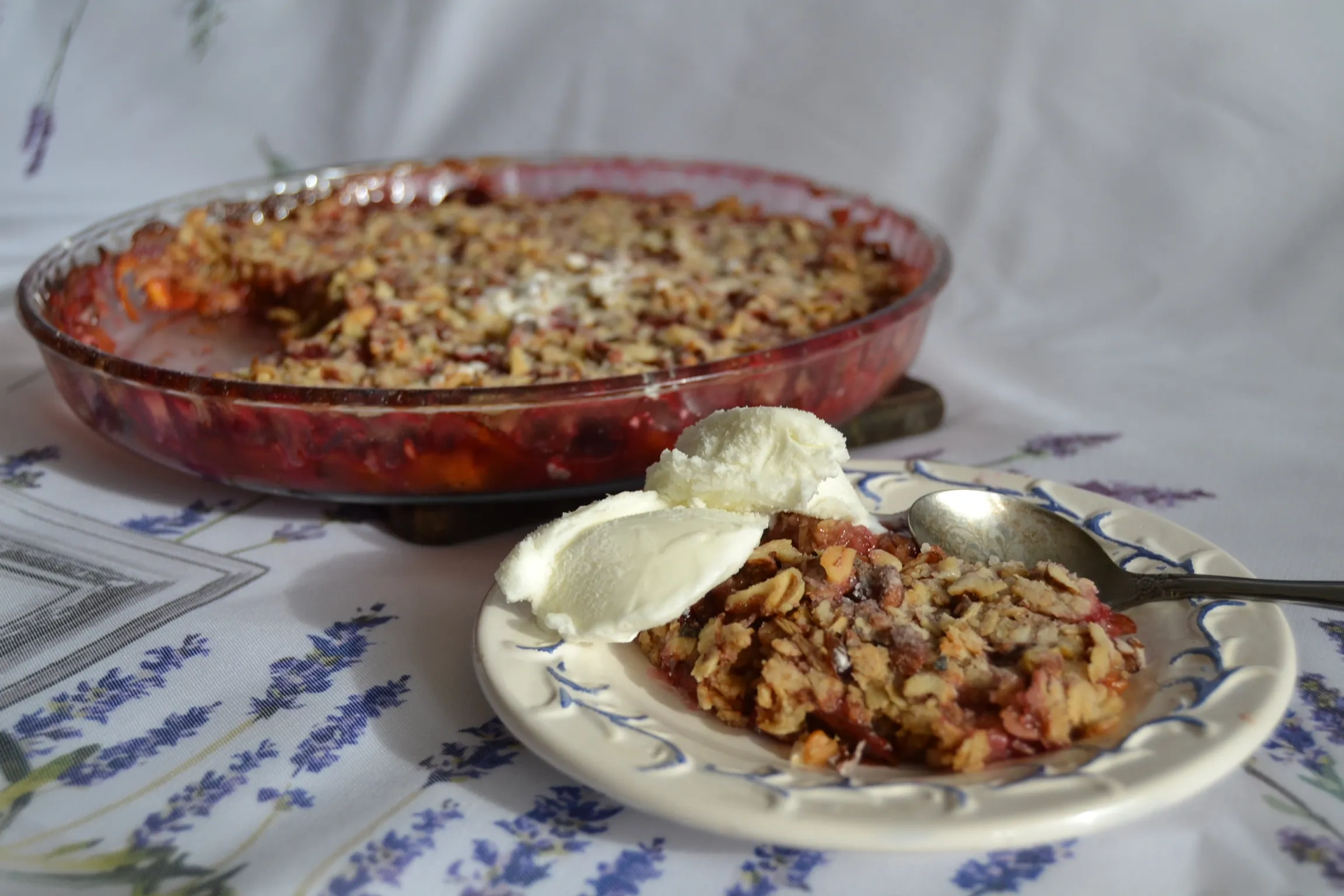 Сливовый крамбл