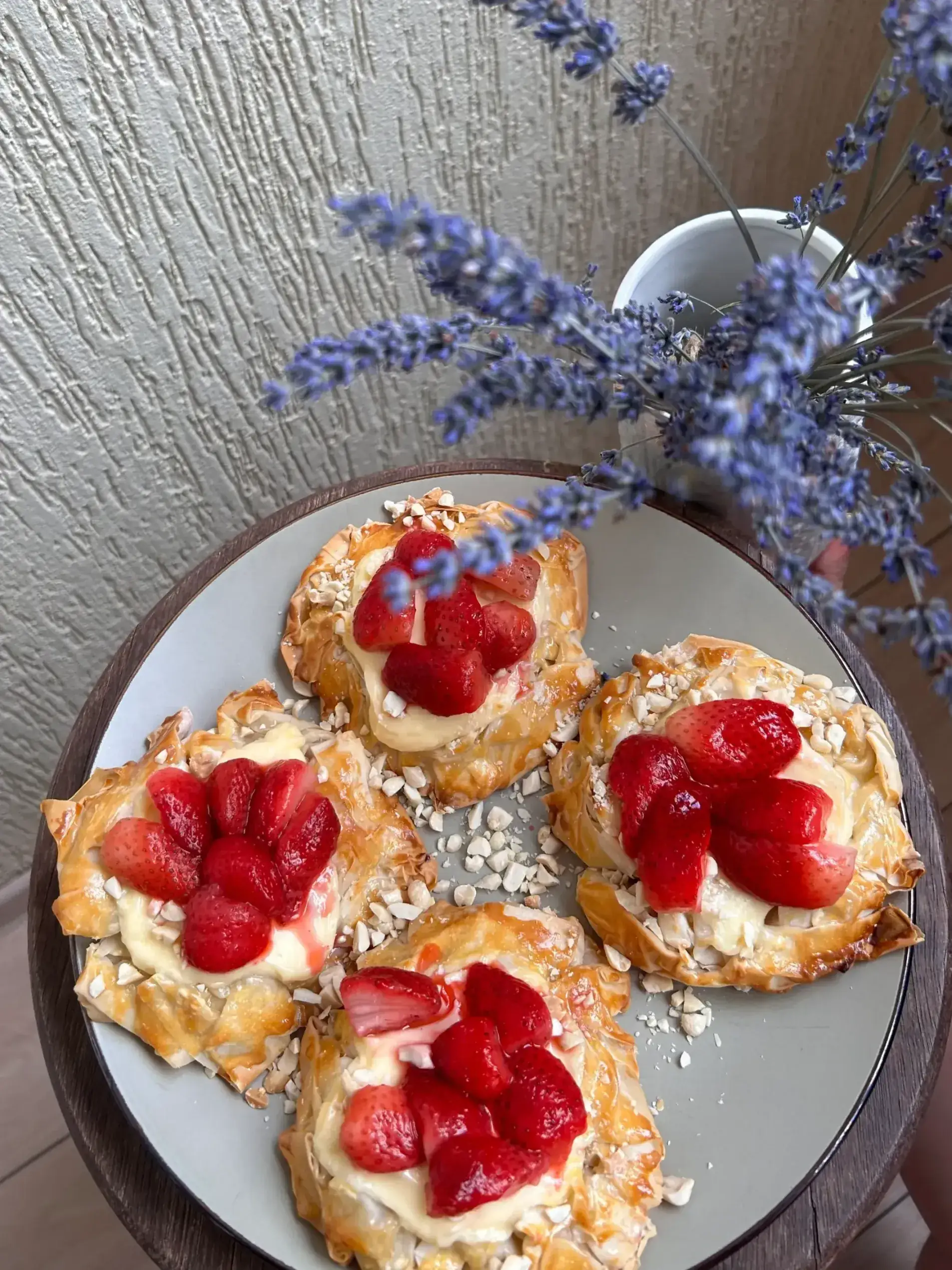 Слойки «Чизкейк» с ягодами