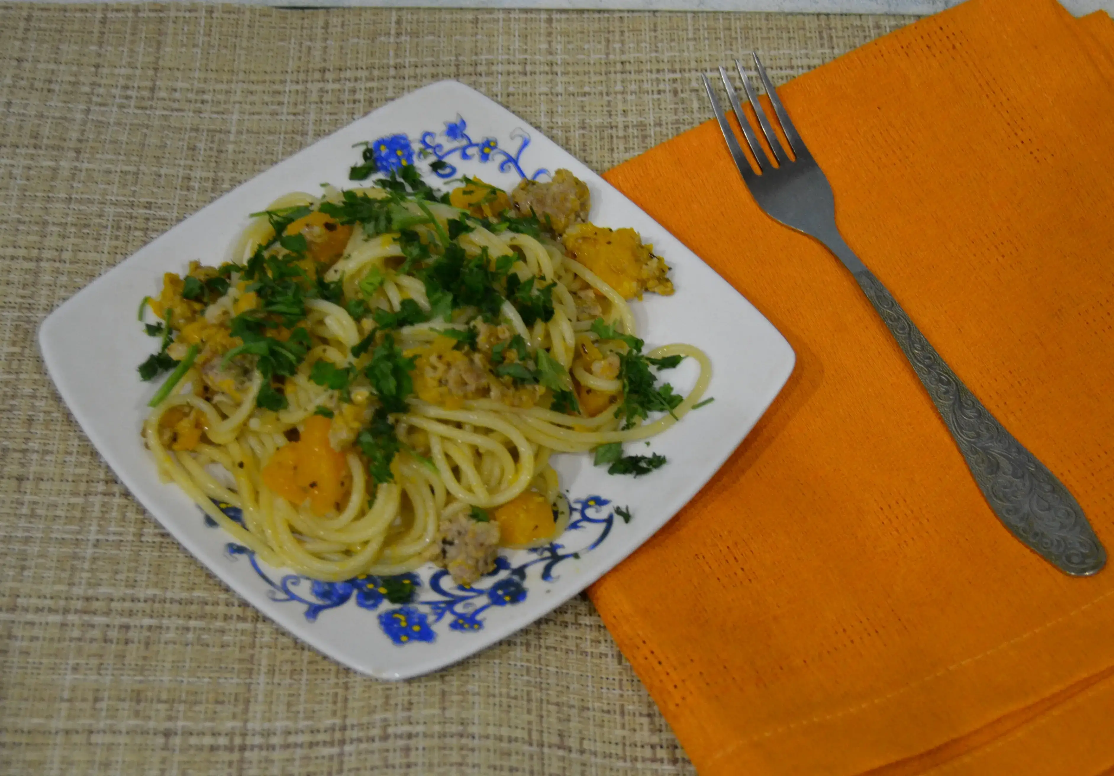 Спагетти с тыквой и имбирем