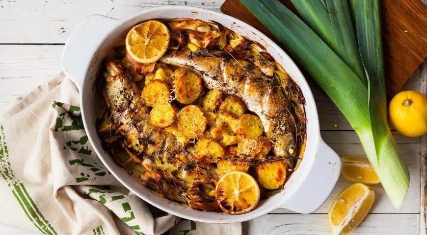 Судак с картофелем и пореем, фото готового блюда