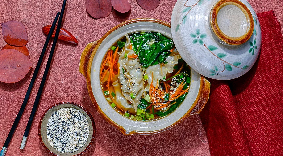 Суп с дамплингами и шпинатом