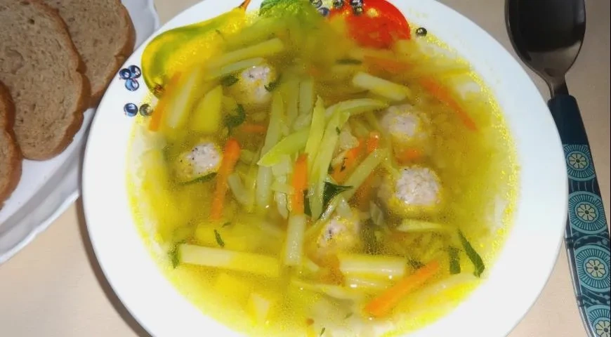 Суп с кабачками и фрикадельками