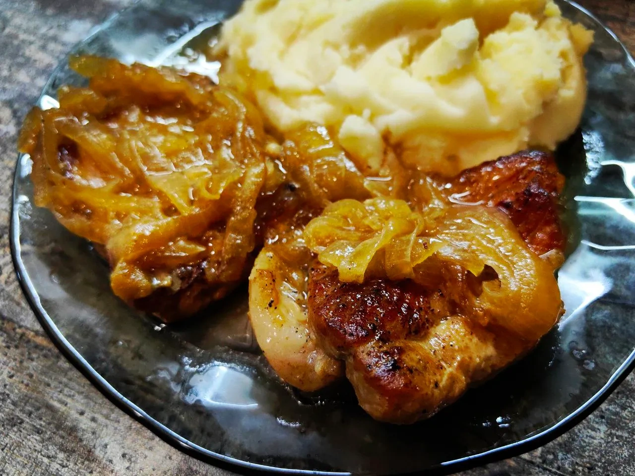 Свиная шейка в пиве