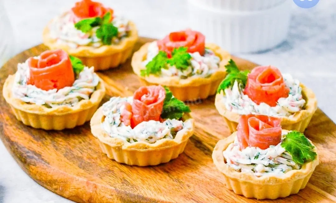 Тарталетки с красной рыбой
