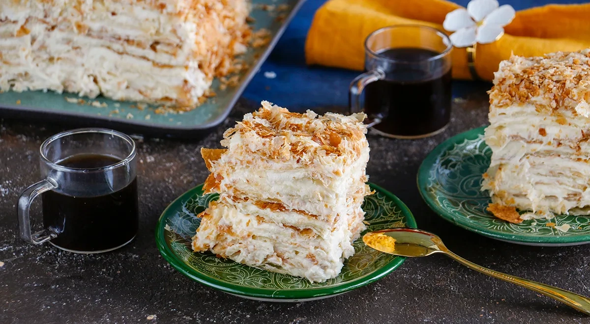 Торт «Наполеон» из слоеного дрожжевого теста