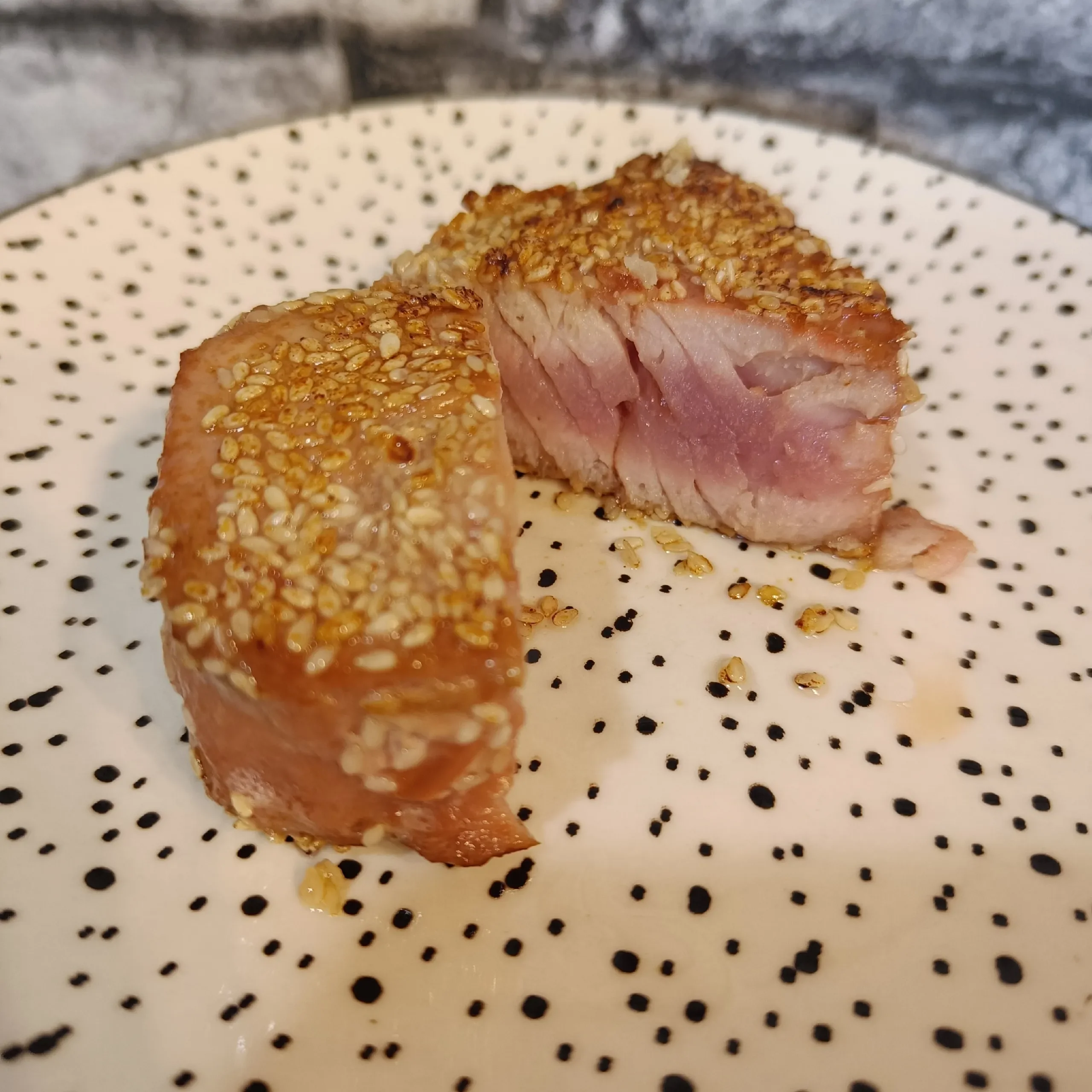 Тунец в кунжуте