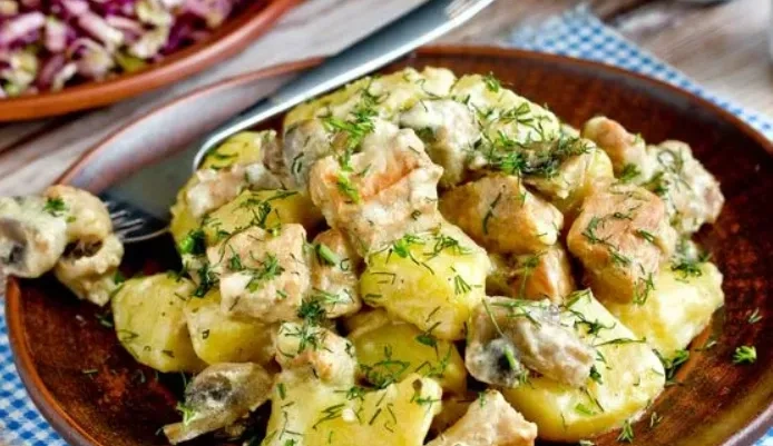 Картофель с мясом и грибами